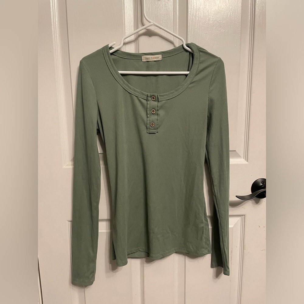 Green LAKE FLOWER button top